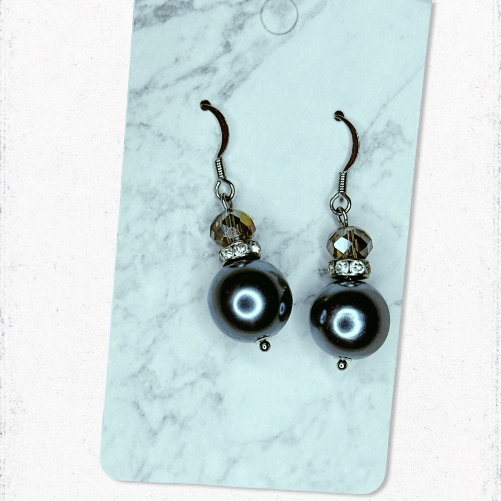 7450u. Gray Glass Faux Pearl Earrings